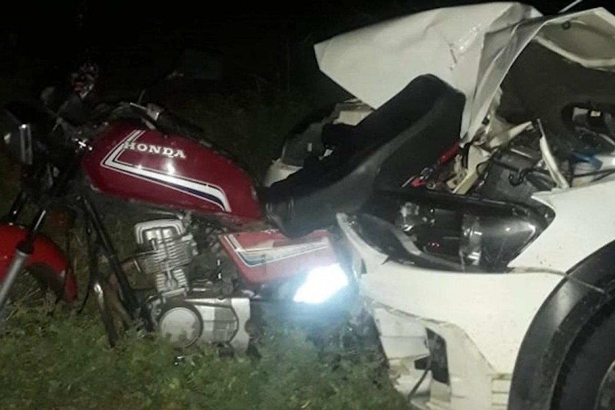 Viatura do DPT é atingida por caminhonete enquanto atendia ocorrência na BR-030