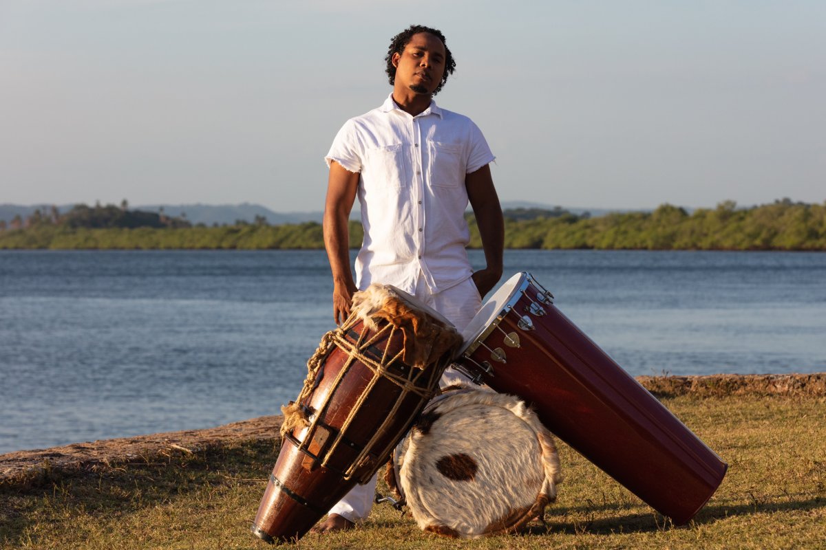 Percussionista Tiago Nunes enaltece tambor em 1º EP