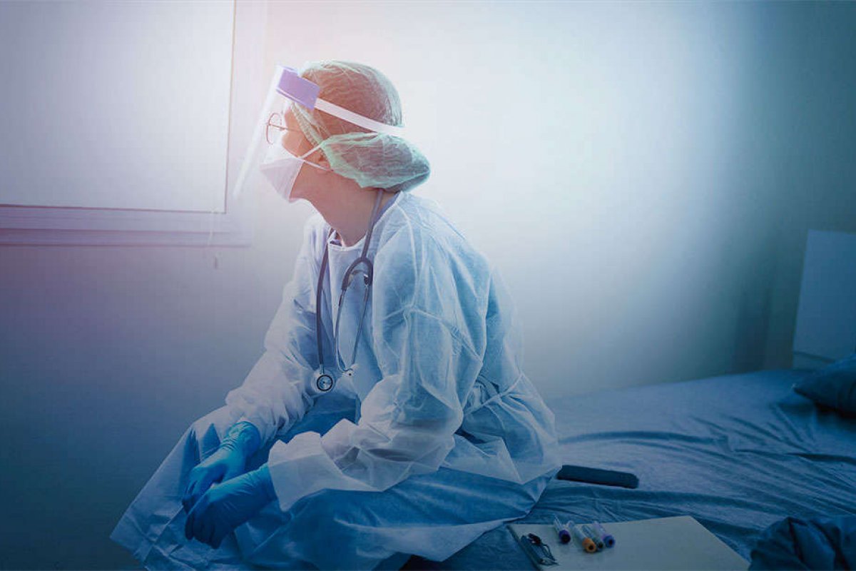 Com pandemia, morte de profissionais de saúde cresce 24,5% no país em 2020, diz levantamento