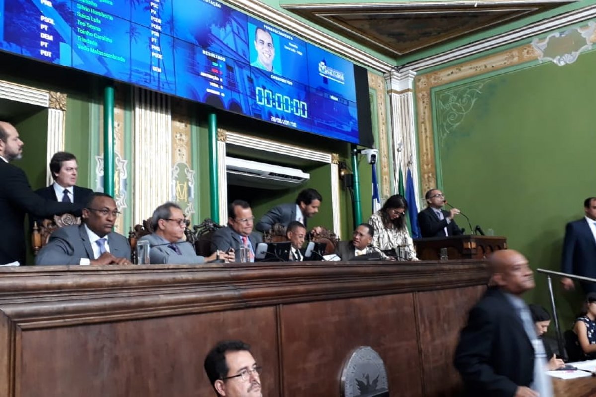 Câmara aprova projeto de regulamentação dos aplicativos de transporte