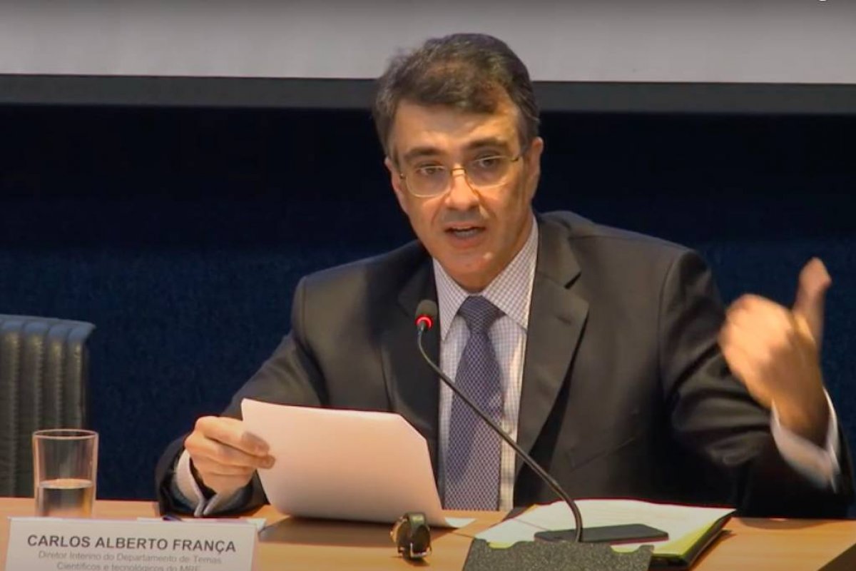 Em discurso de posse, Carlos França defende "diplomacia da vacina" e desenvolvimento sustentável