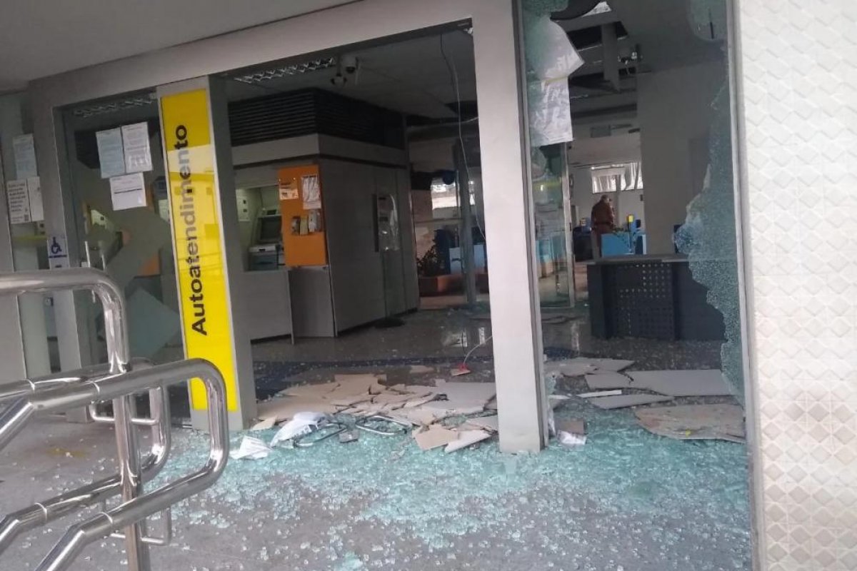 Grupo explode agência bancária do Banco do Brasil em Campo Alegre de Lourdes, na Bahia