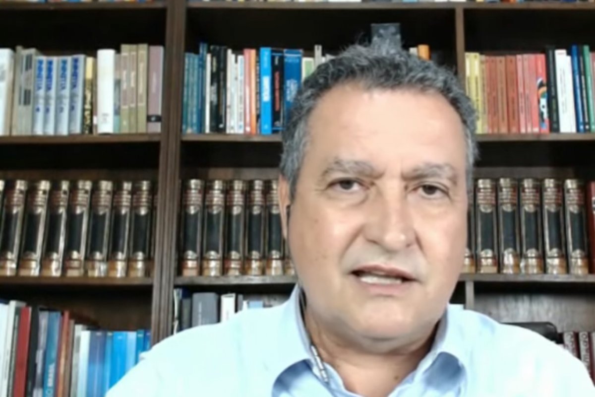 "Uma verdadeira seita, que mente e ilude", afirma Rui Costa sobre propaganda de "Kit Covid"