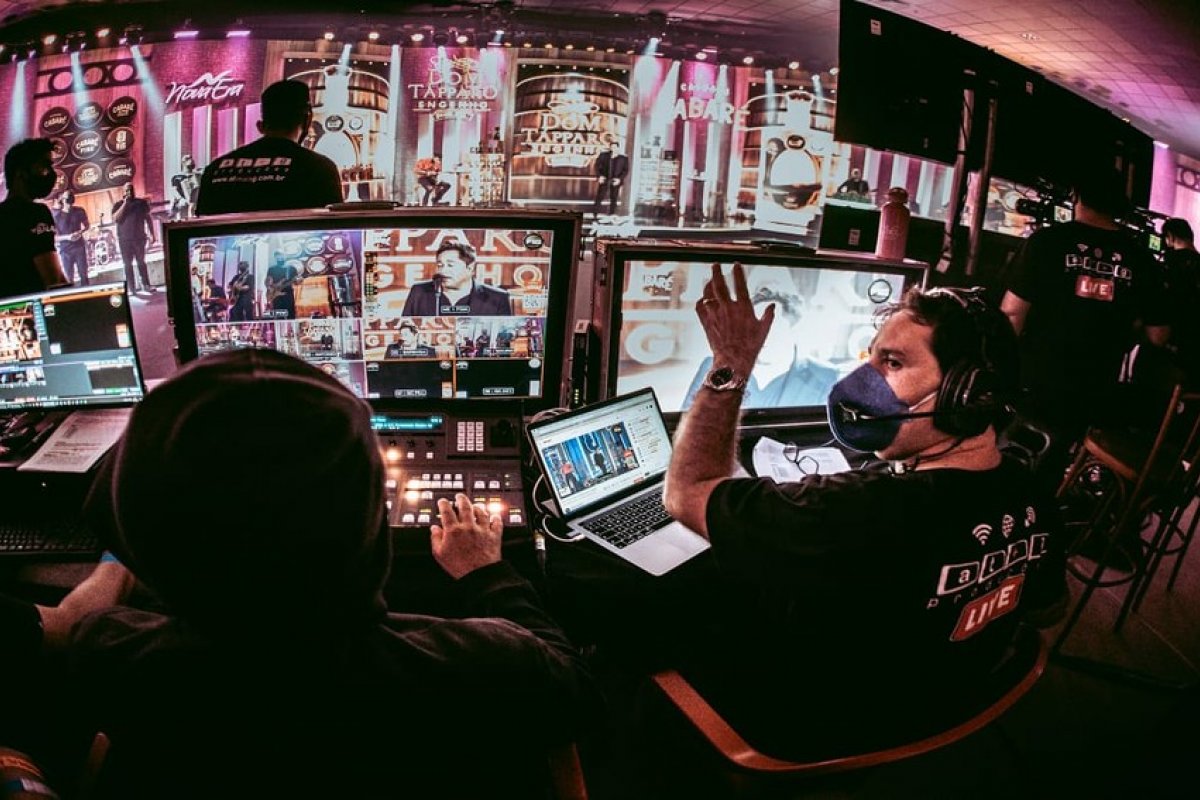Após período de baixa, busca por lives de cantores volta a subir em 2021