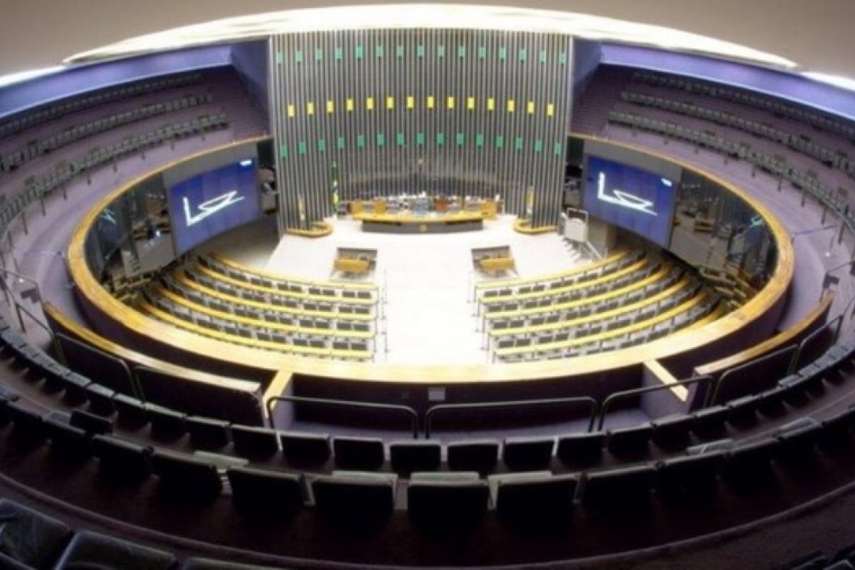 Projeto de Lei que cria passaporte sanitário é colocado em pesquisa pública e sofre rejeição de 99%