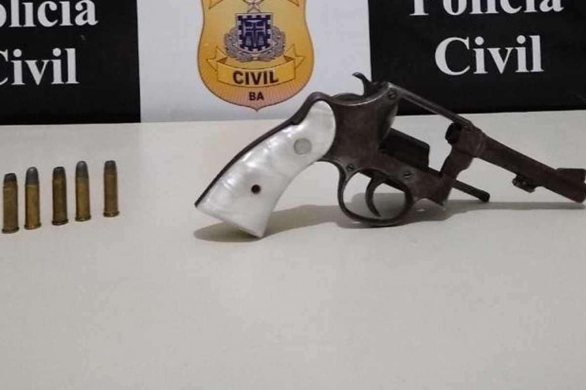 Polícia apreende revólver de suspeito de homicídio em Juazeiro, na Bahia