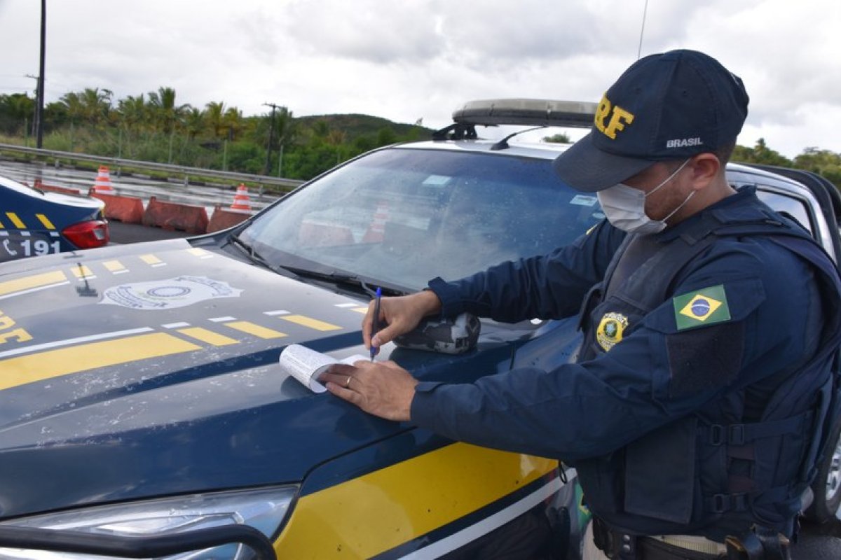 PRF flagra 310 pessoas na Bahia sem cinto de segurança no feriado da Semana Santa