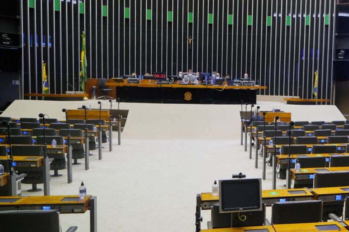 Câmara conclui votação sobre compra de vacinas pela iniciativa privada