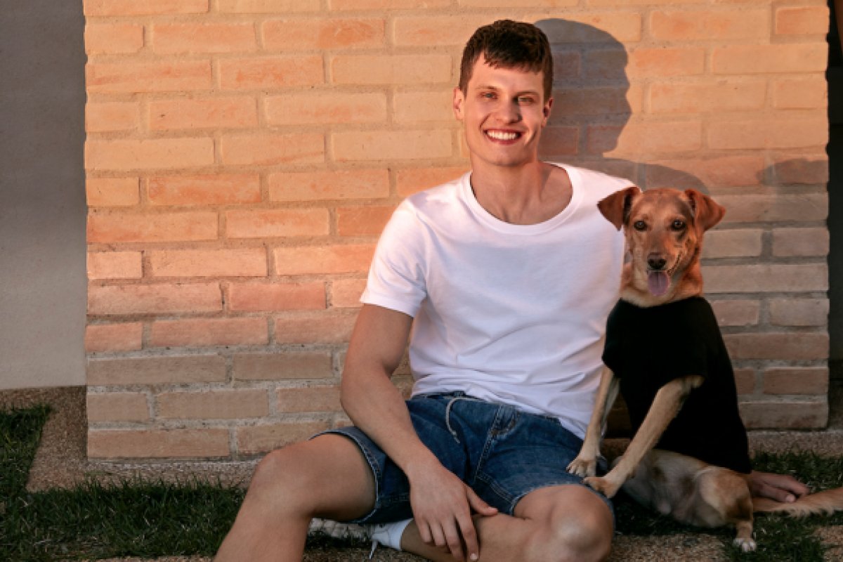 Hering lança linha pet em parceria com o Instituto Luisa Mell