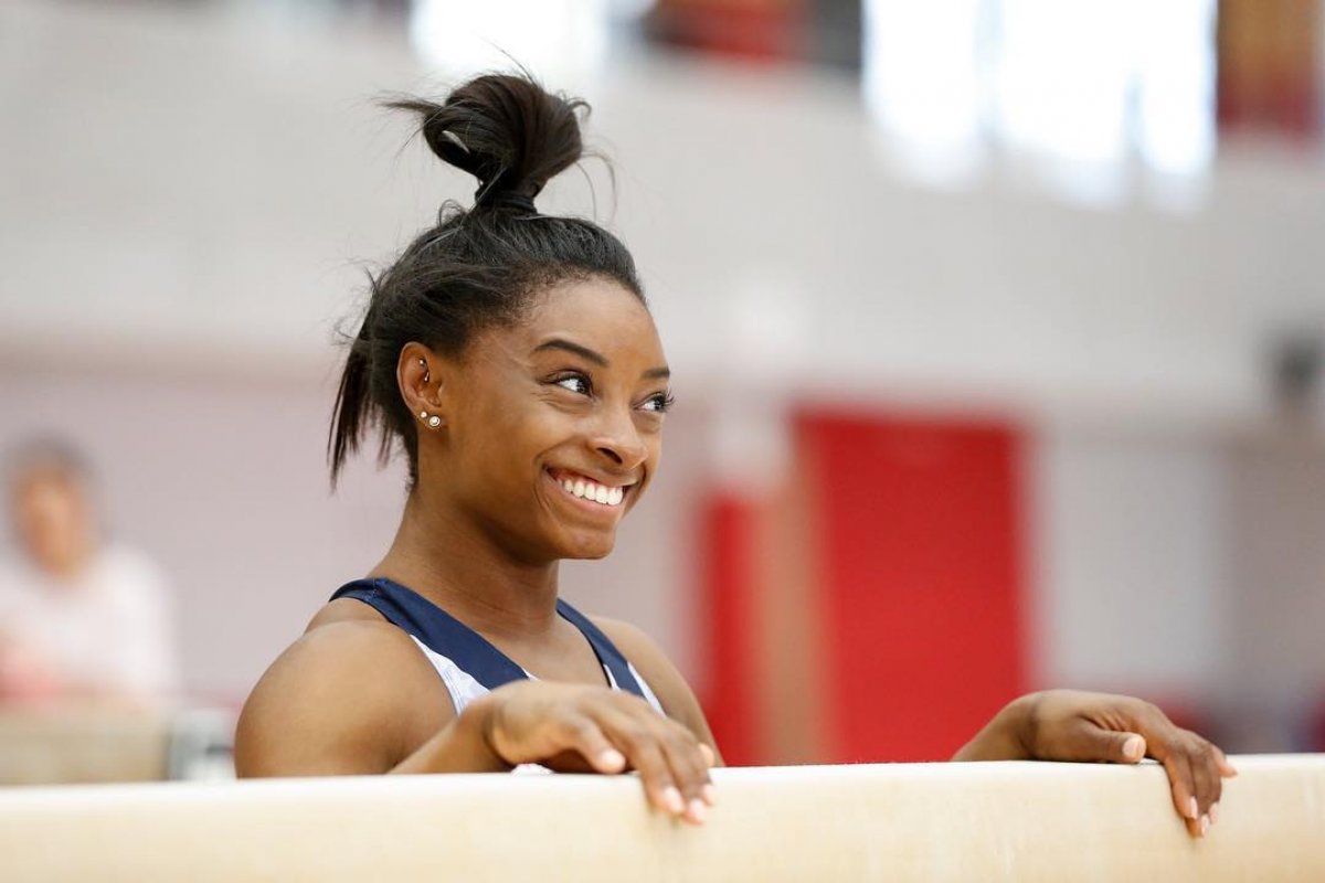 Simone Biles considera adiar aposentadoria a pedido dos técnicos