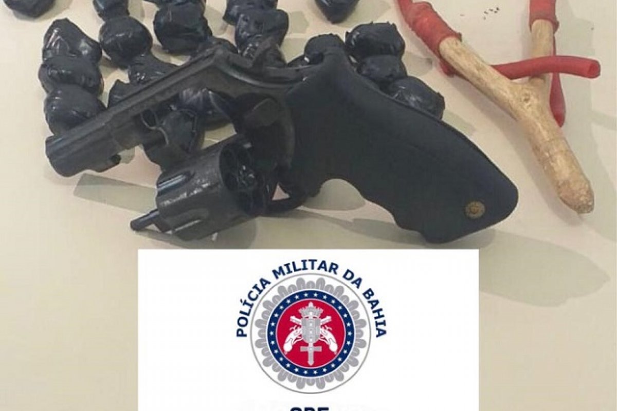 Revólver é abandonado após homem arremessar drogas para área interna do Conjunto Penal de Feira de Santana