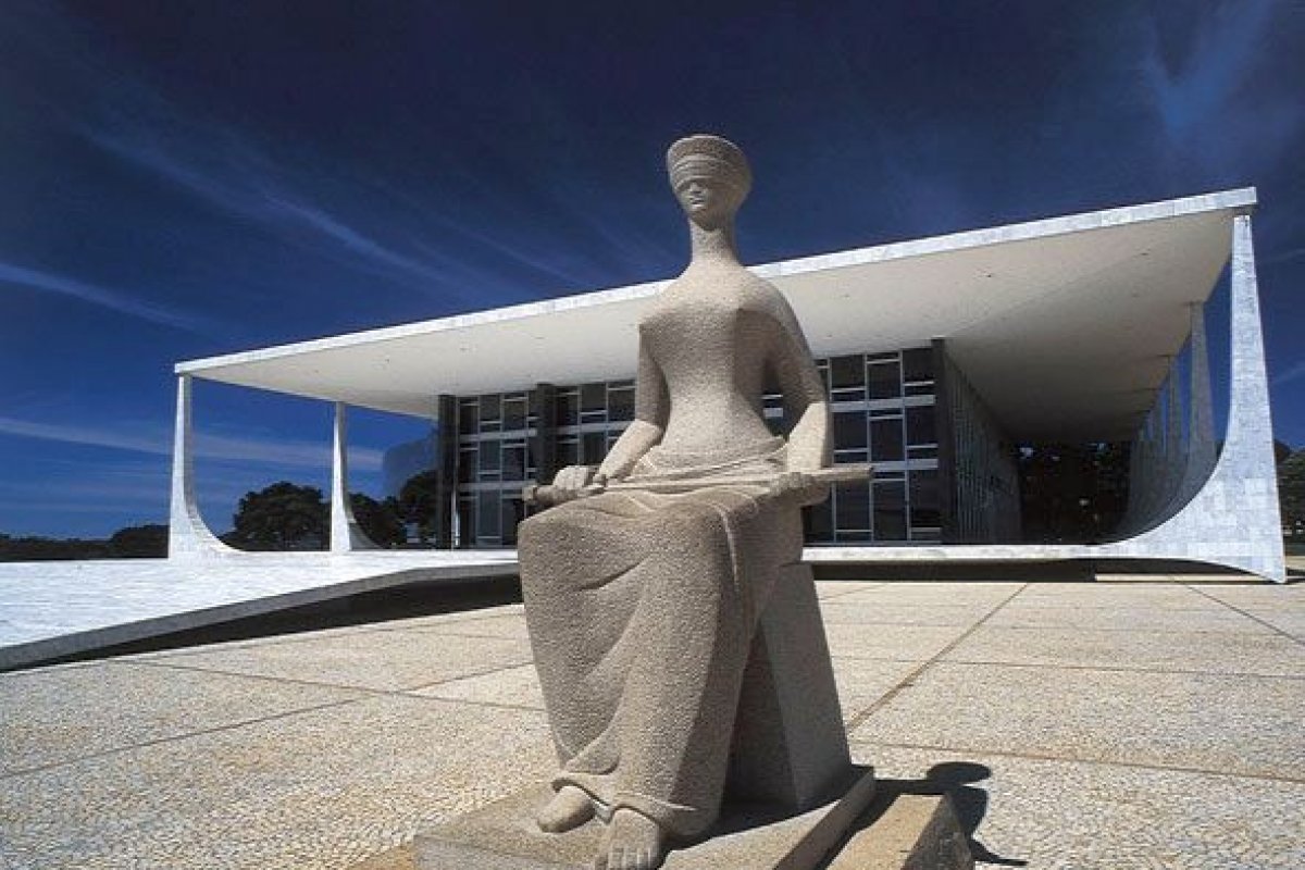 ABI entra com ação no STF contra "assédio judicial" a jornalistas e veículos de imprensa