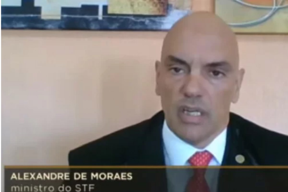 Moraes vota para proibir missas e cultos na pandemia