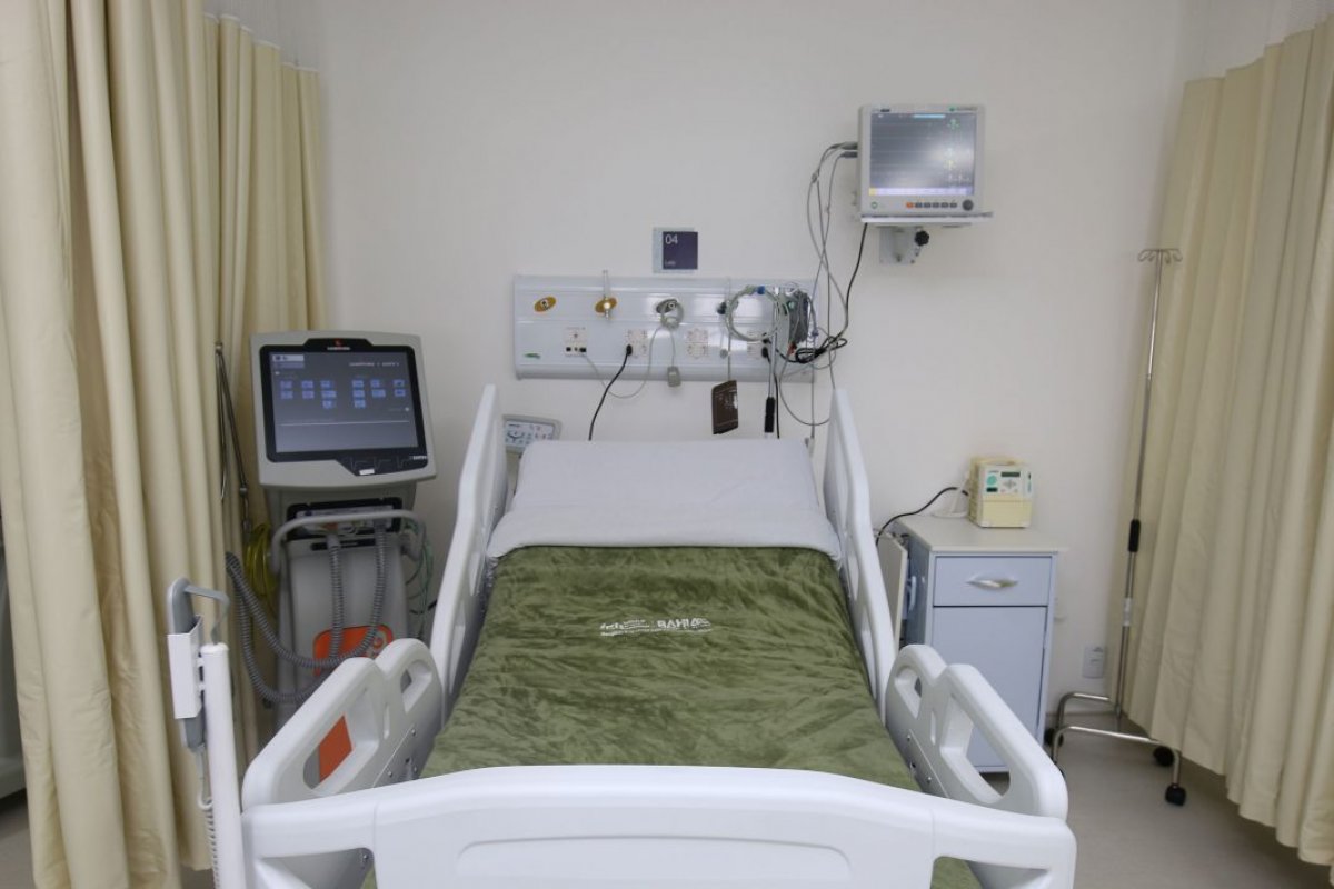 80 pacientes de covid esperam vagas em UTIs na Bahia