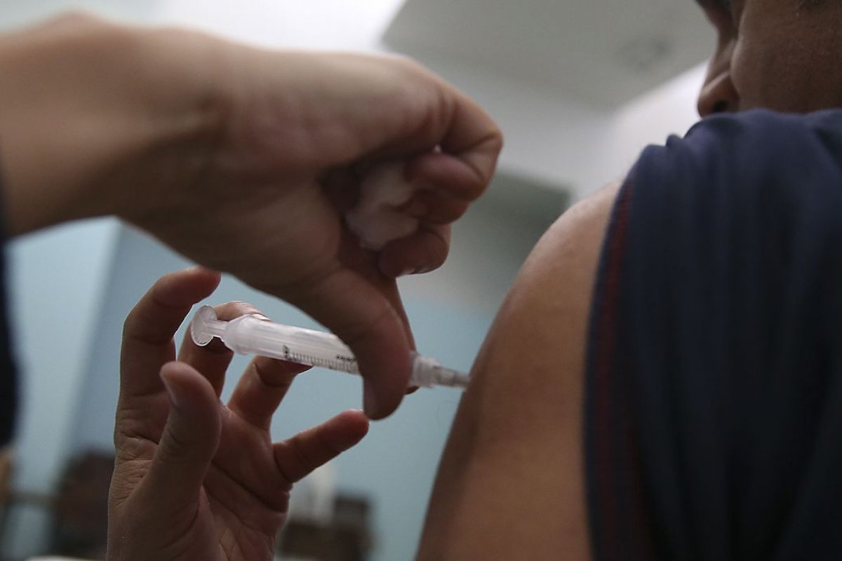 OMS diz que não há dados sobre aplicação de vacinas diferentes em uma mesma pessoa contra Covid-19