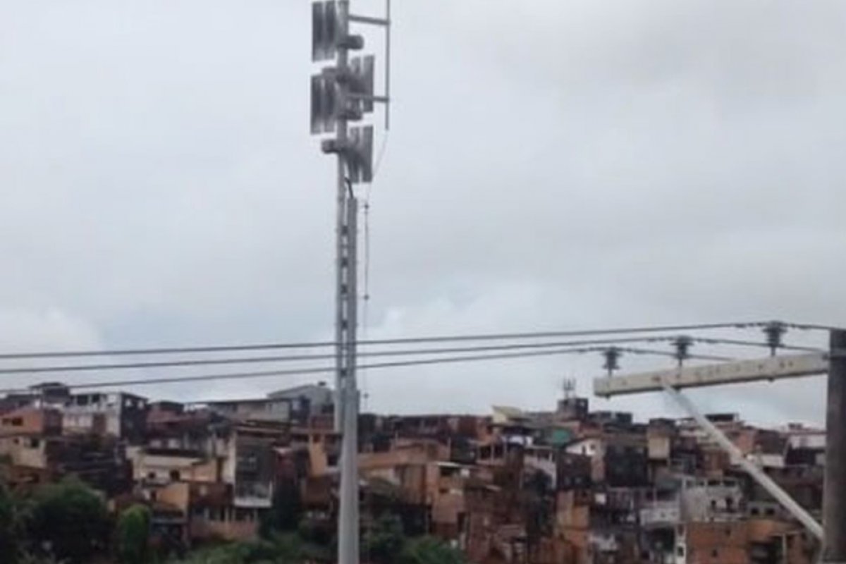 Com risco de deslizamentos, sirenes de alerta são acionadas no bairro de Castelo Branco