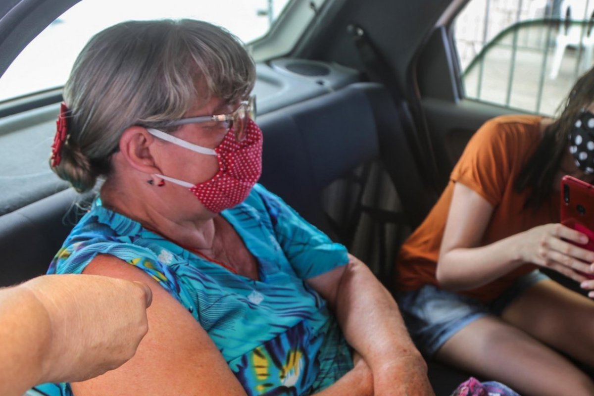 Salvador atinge marca de 100 mil vacinados com duas doses contra a covid-19