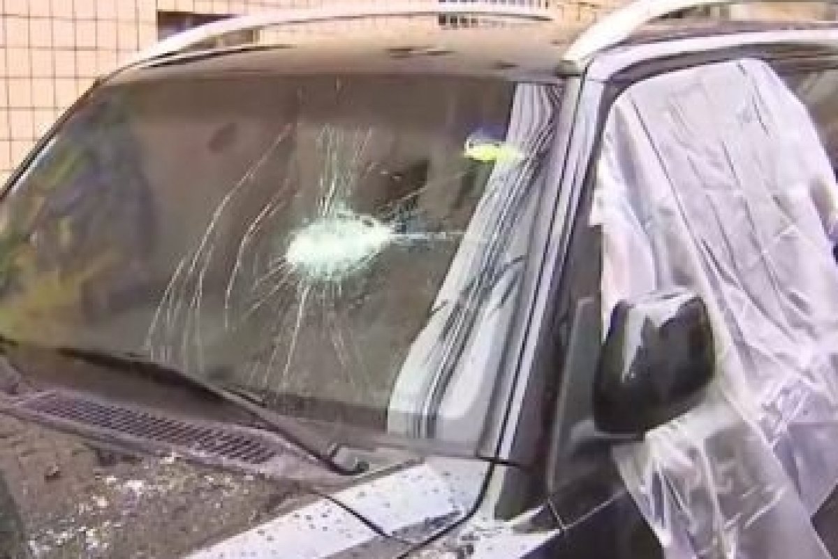 Grupo encapuzado depreda veículos no Garcia