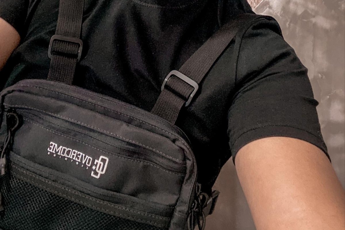 Conheça a chest bag, a bolsa que é novidade na moda masculina!