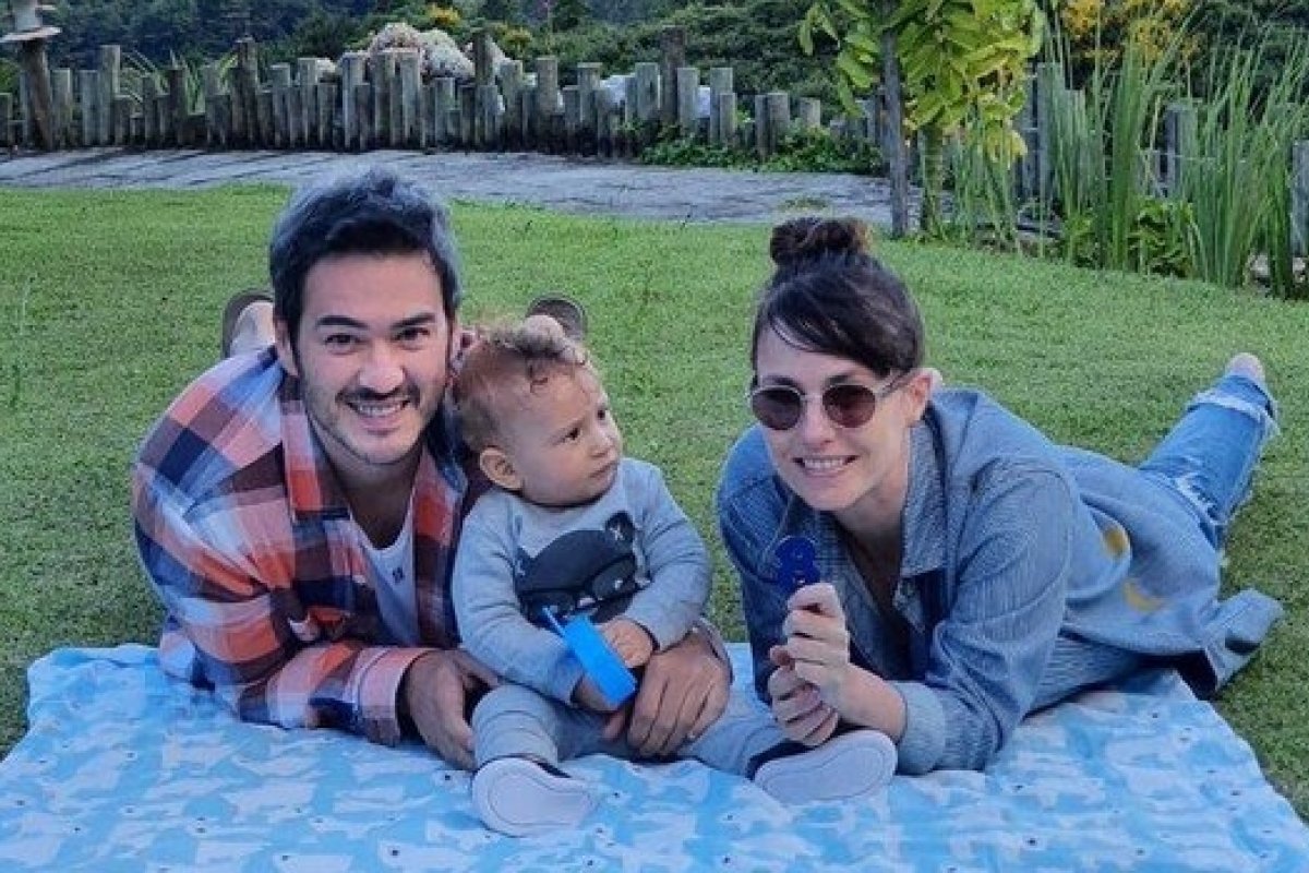 Sessão fofura! Marcos Veras e Rosanne Mulholland celebram 8 meses de filho