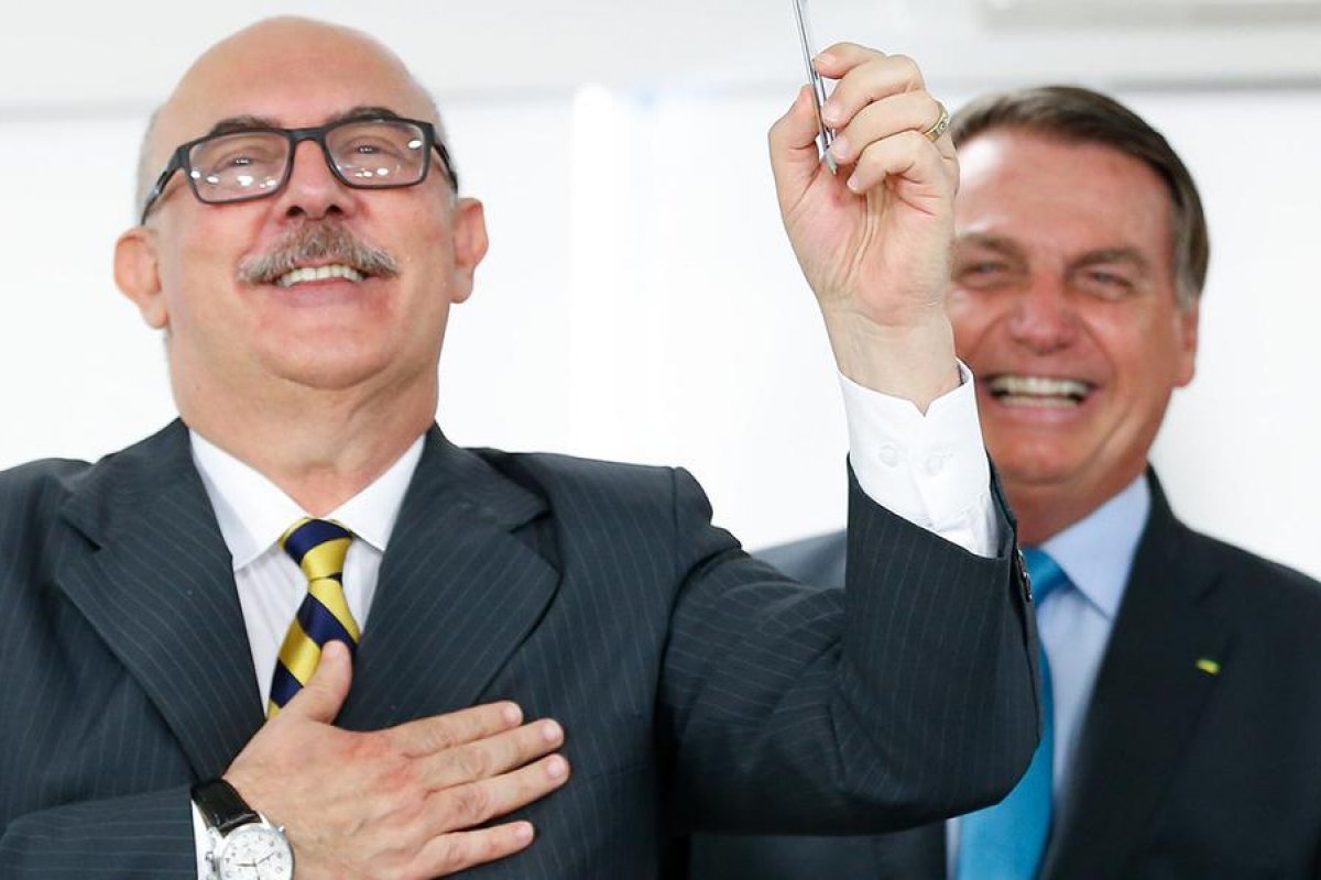 Bolsonaro afirma que MEC dará parecer para retorno de aulas presenciais em todo o Brasil