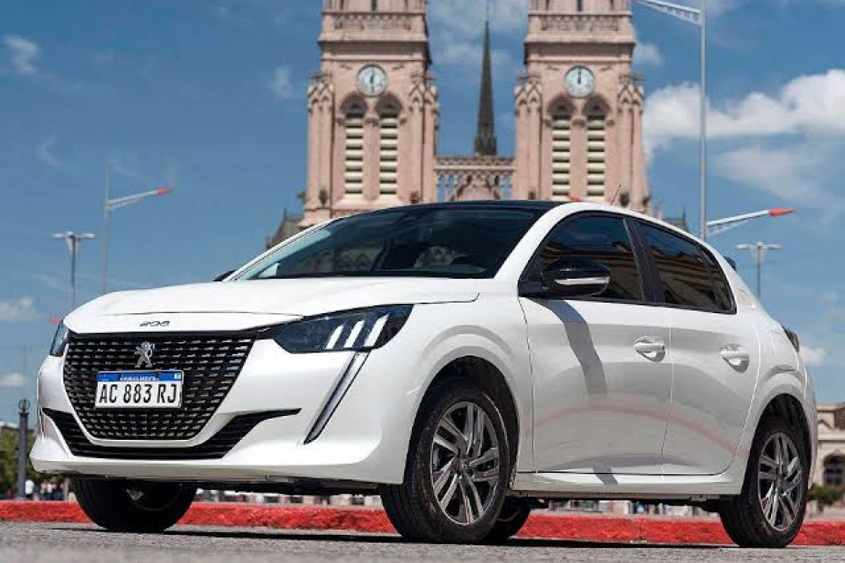 Peugeot 208 tem novos aumentos e parte de R$ 70 mil
