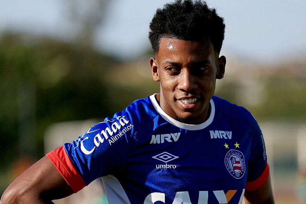 Moisés será julgado por expulsão no jogo contra Goiás