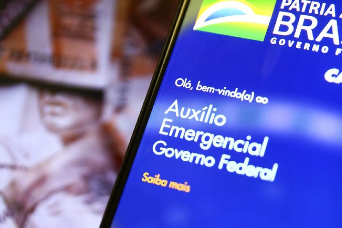 Governo insistirá em SMS para devolução de auxílio indevido