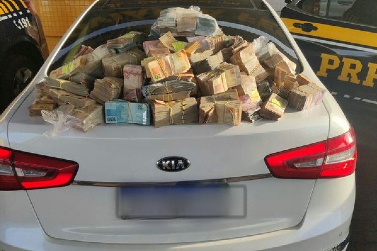 Mais de R$ 1 milhão em espécie é apreendido pela PRF no Paraná