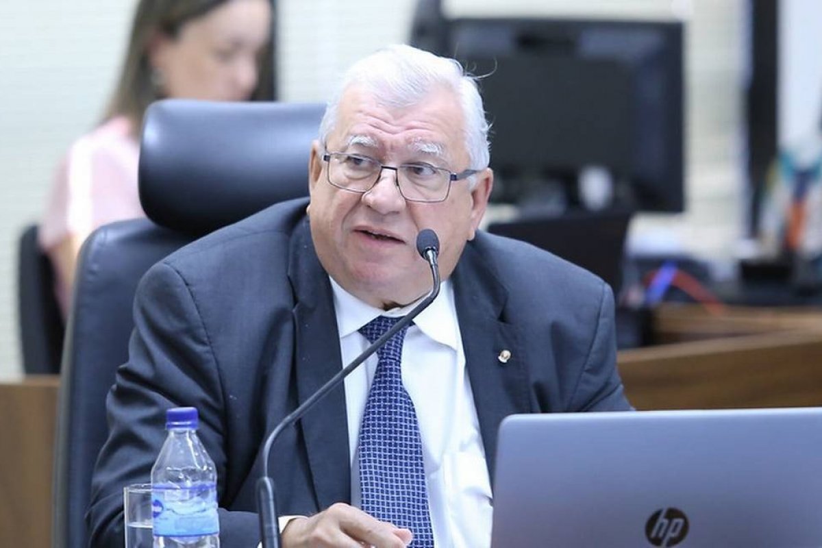 Bolsonaro mantém interino na PGR e adia escolha para ocupar cargo por tempo indeterminado