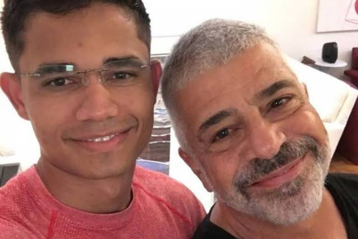 Cantor Lulu Santos celebra 3 anos de união com o baiano Clebson Teixeira