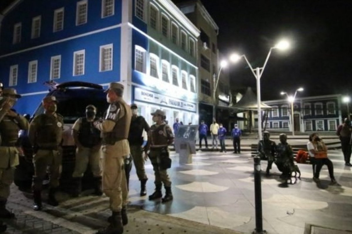 Bares e restaurantes da Bahia deverão encerrar as atividades às 18h