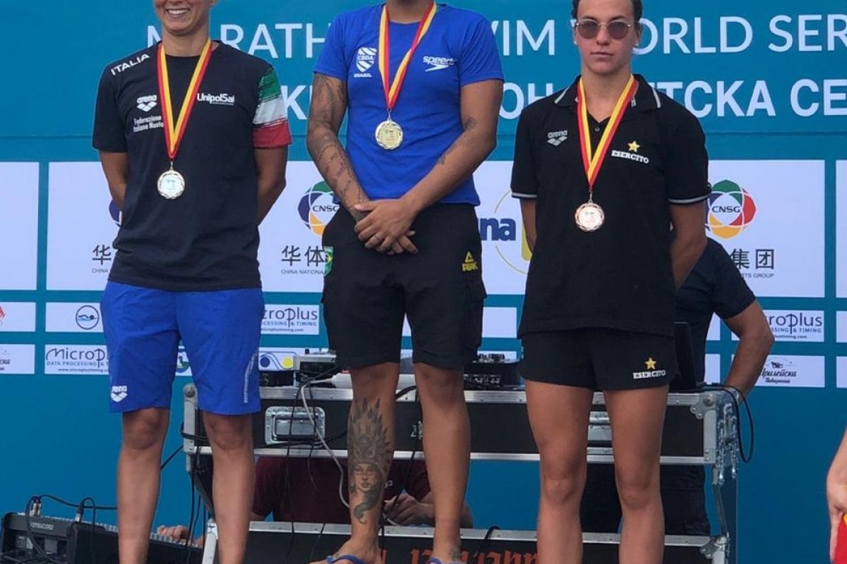 Ana Marcela vence etapa do Circuito Mundial de Maratonas Aquáticas