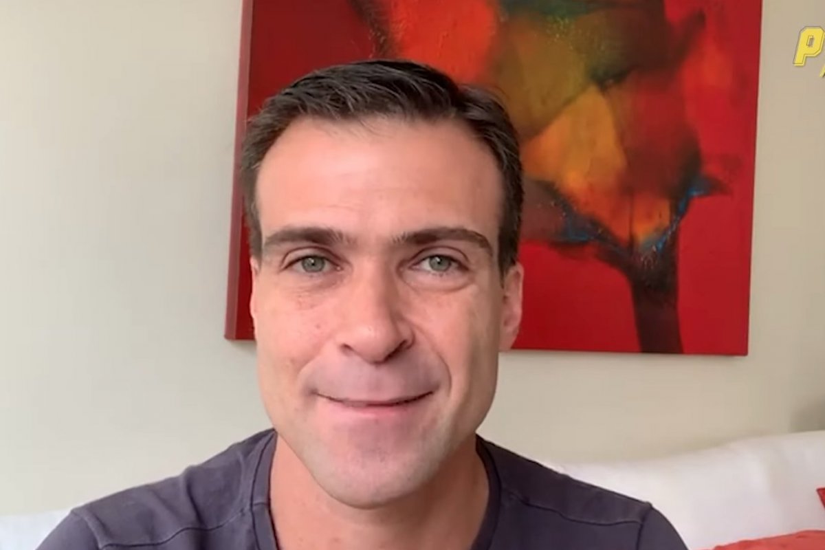 Jornalista relata que tio morreu de Covid mesmo após 2ª dose de vacina