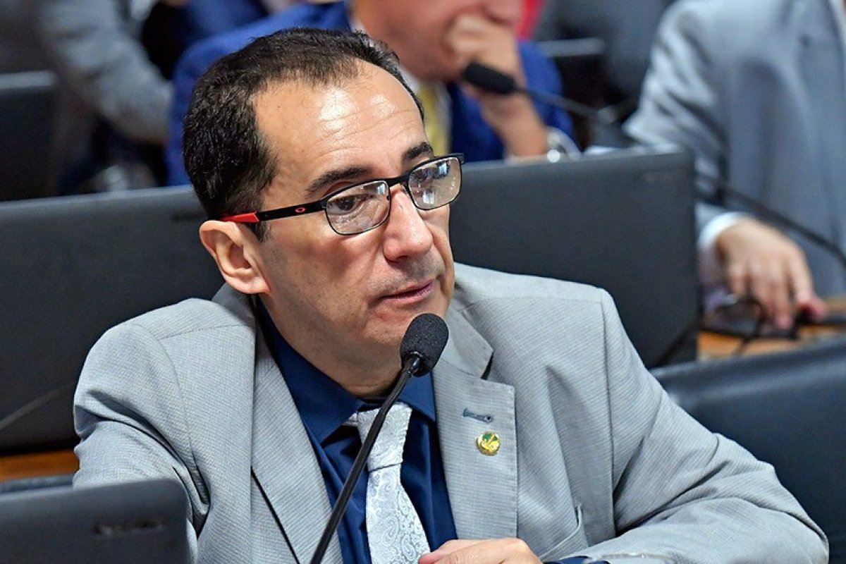 Kajuru afirma que Bolsonaro diz em gravação que "ia para porrada" com Randolfe Rodrigues