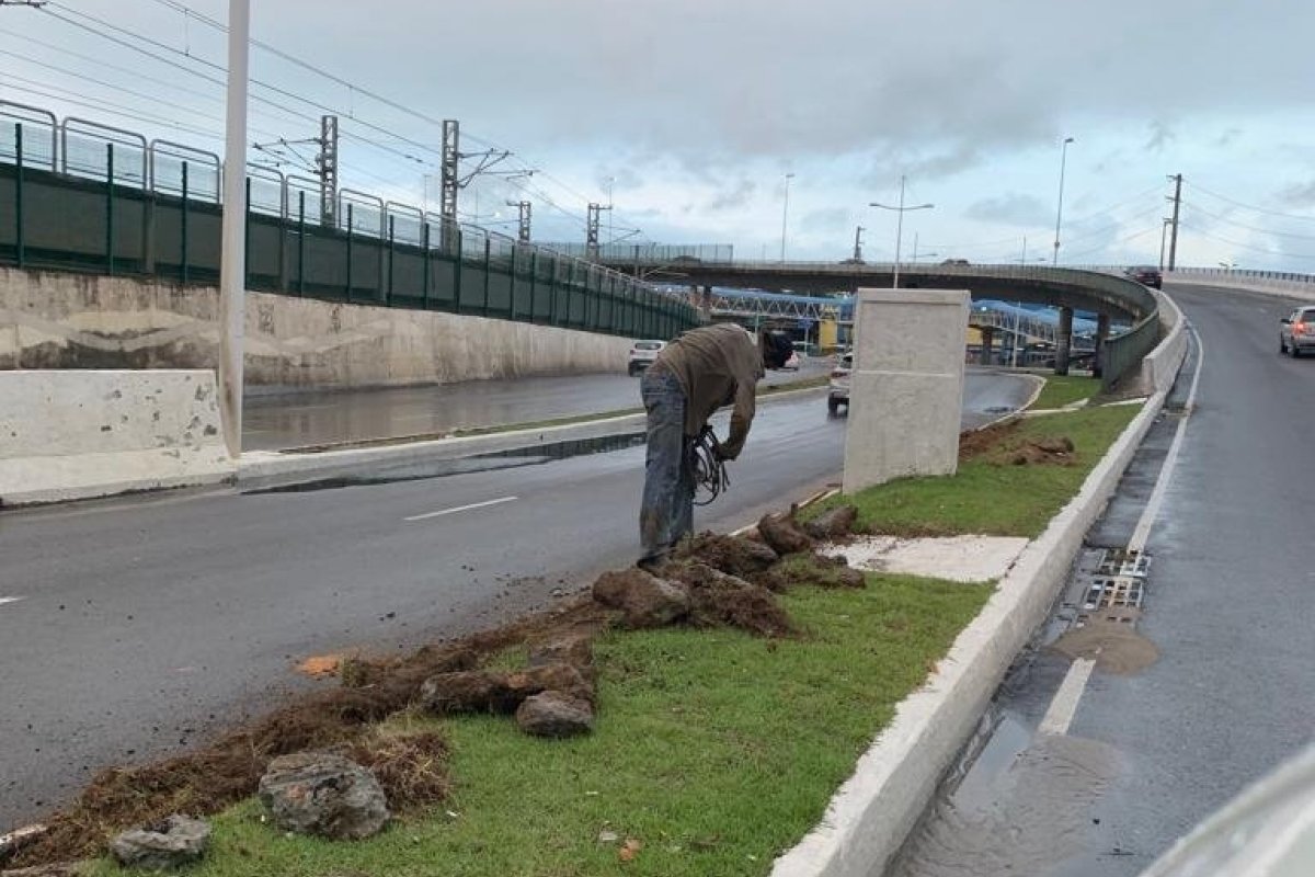 Motoristas flagram roubo de cabos do viaduto Nelson Dahia