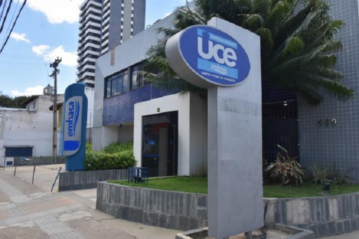 Homem invade escritório da Embasa e golpeia com faca 2 pessoas