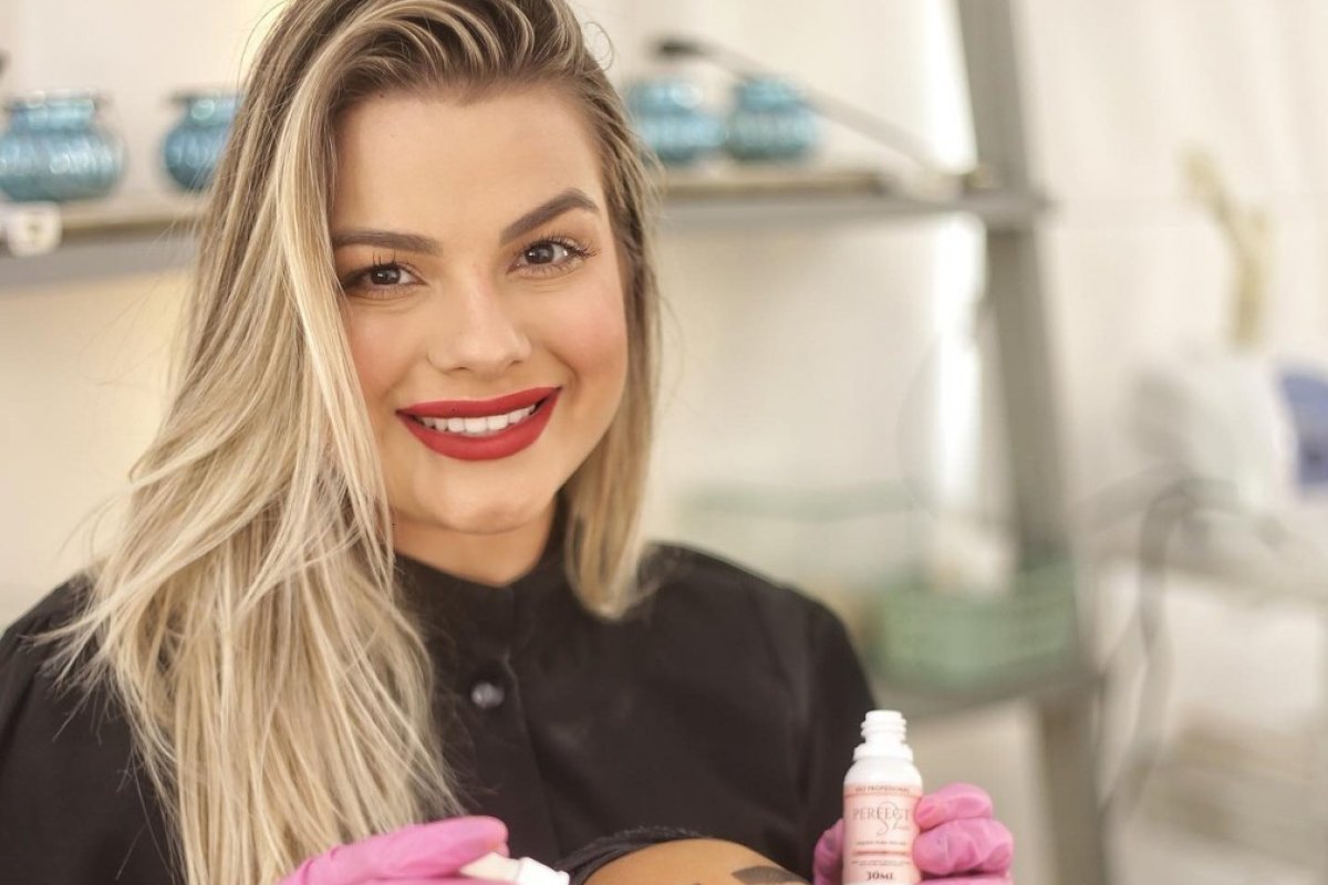 Blogueira é presa suspeita de vender cosméticos falsificados