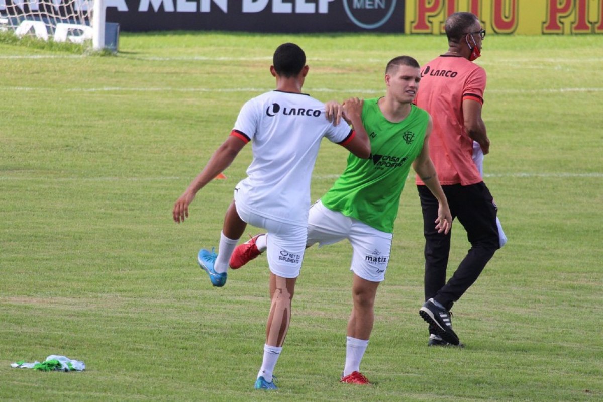 Vitória tem dilema entre poupar peças e buscar G-4 do Campeonato Baiano para a próxima partida