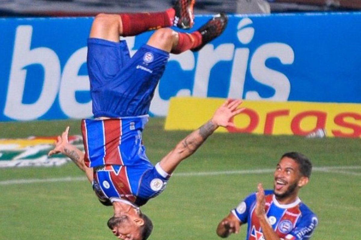 Em redes sociais, torcedores do Bahia lançam campanha para renovação de Gilberto