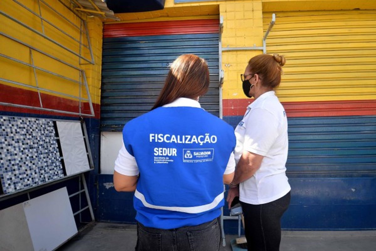 Prefeitura dispersa 19 aglomerações e interdita 36 estabelecimentos durante fim de semana, em Salvador