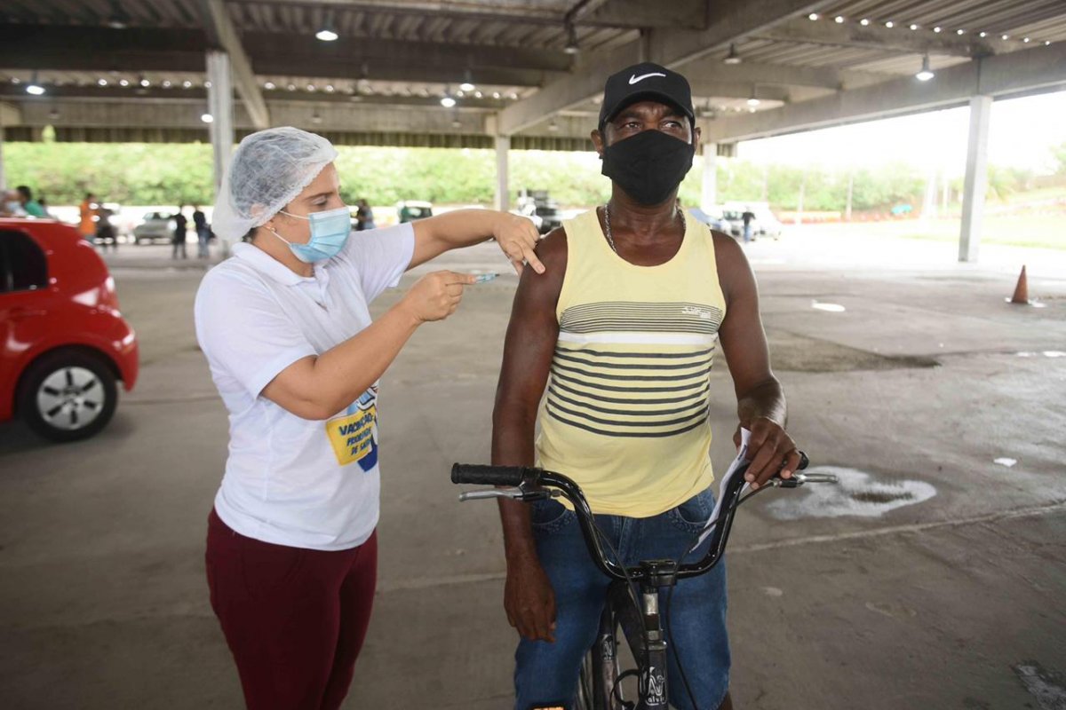Covid-19: vacinação em Salvador segue apenas em segunda dose nesta terça (13)
