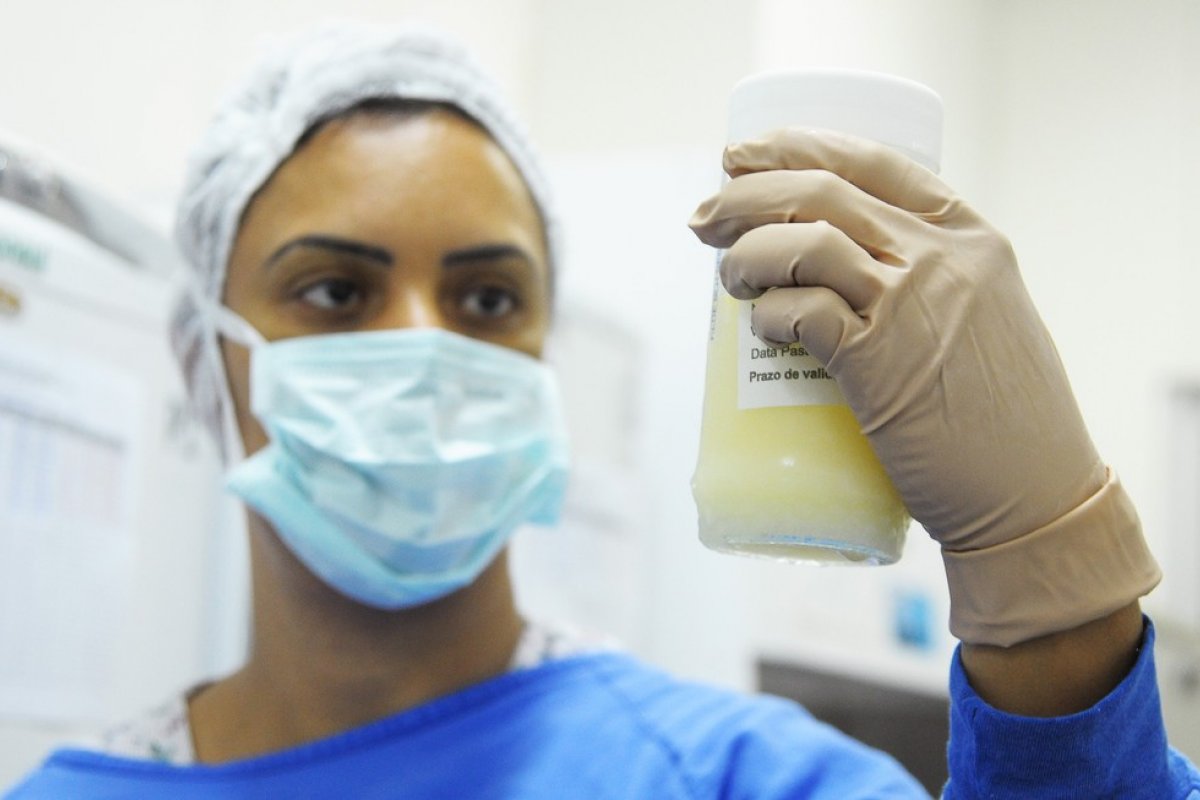 Estudo aponta que leite materno produzido por mães vacinadas tem anticorpos contra a Covid-19