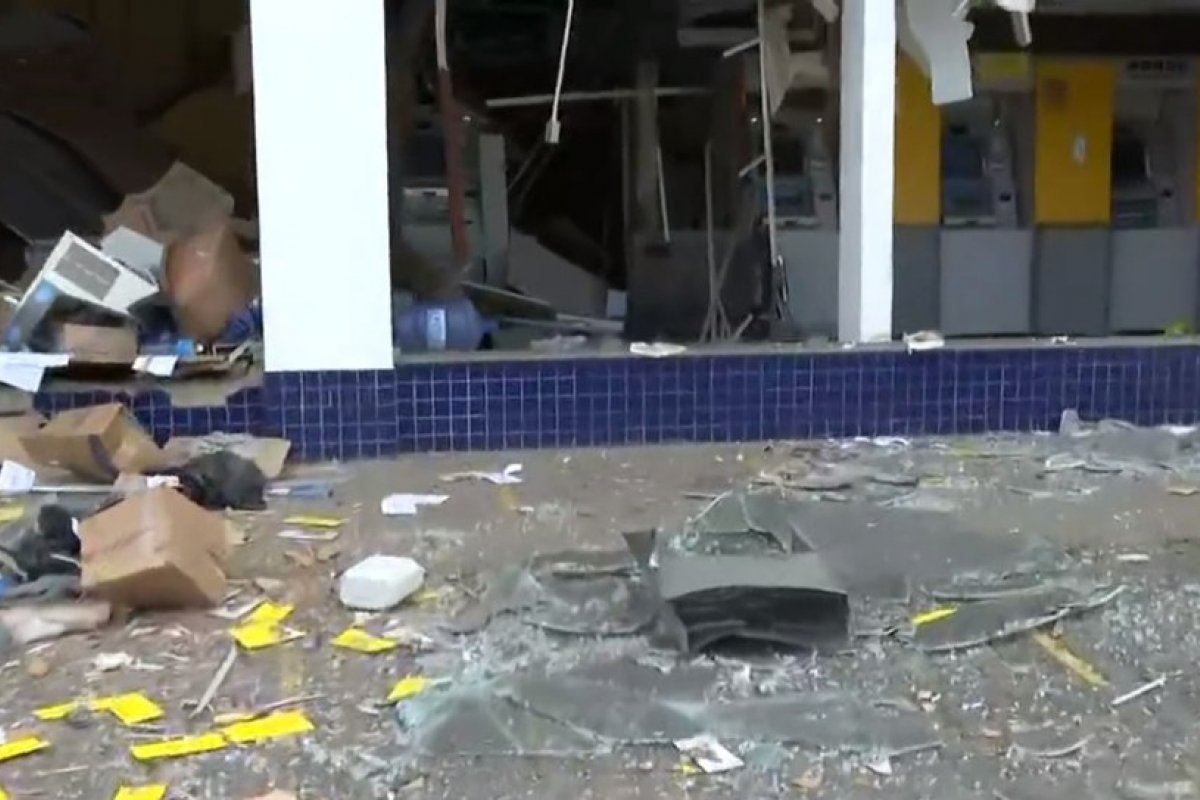 Agência bancária é explodida no bairro de Porto Seco Pirajá, em Salvador