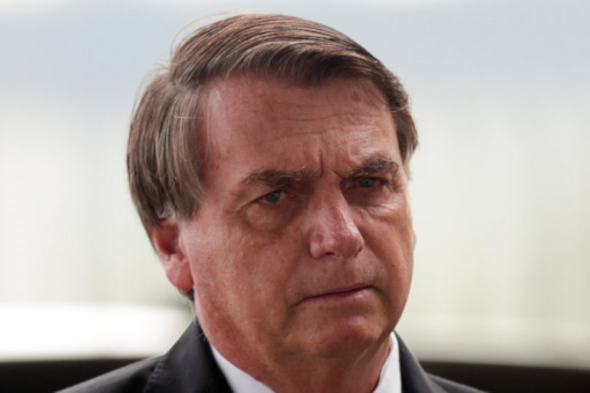 Vídeo: Em conversa com apoiadores, Bolsonaro diz que "não é o ditador do Brasil"