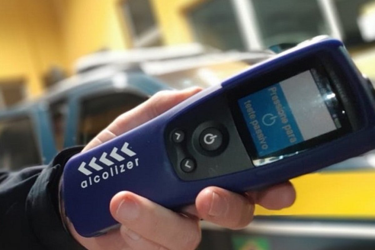 Caminhoneiro é preso após dirigir bêbado na BR 116