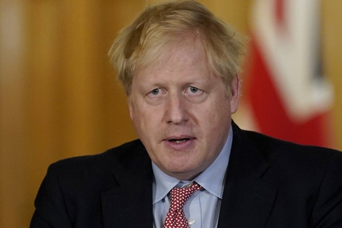 Queda nas mortes por covid foi por quarentena, não pela vacina, diz primeiro-ministro do Reino Unido