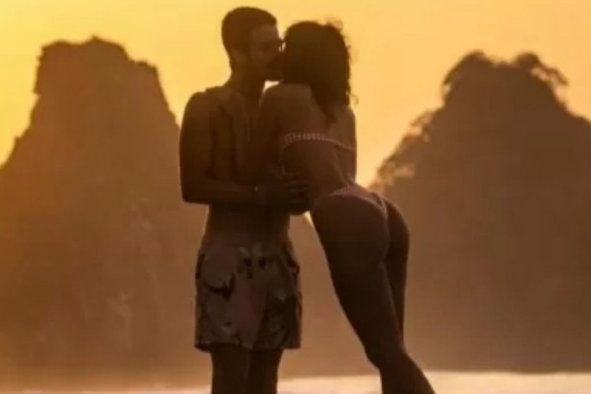 Bruna Marquezine celebra dia do beijo com Enzo Celulari!