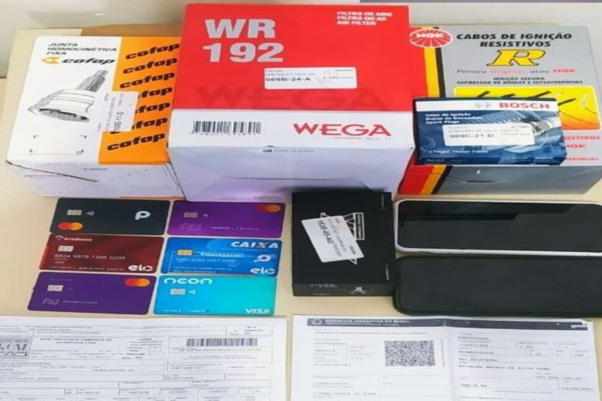 Polícia prende suspeitos de efetuar compras de R$ 12 mil em loja usando cartões de outras pessoas, na Bahia