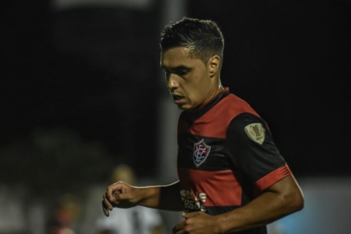 Vitória surpreende e perde para o lanterna do Baianão